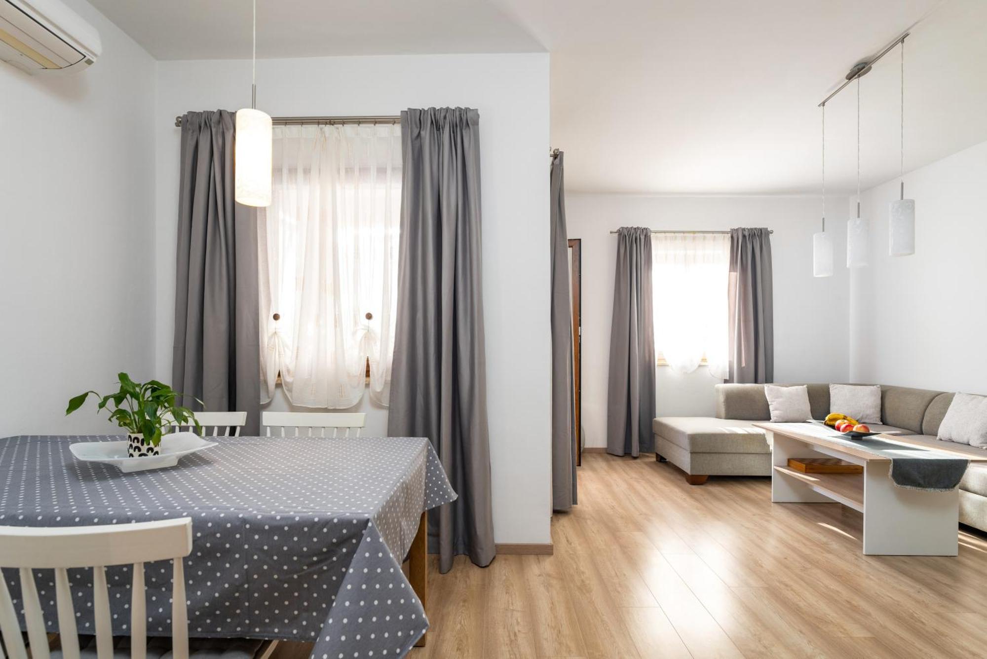 Apartment Morena Пореч Екстериор снимка