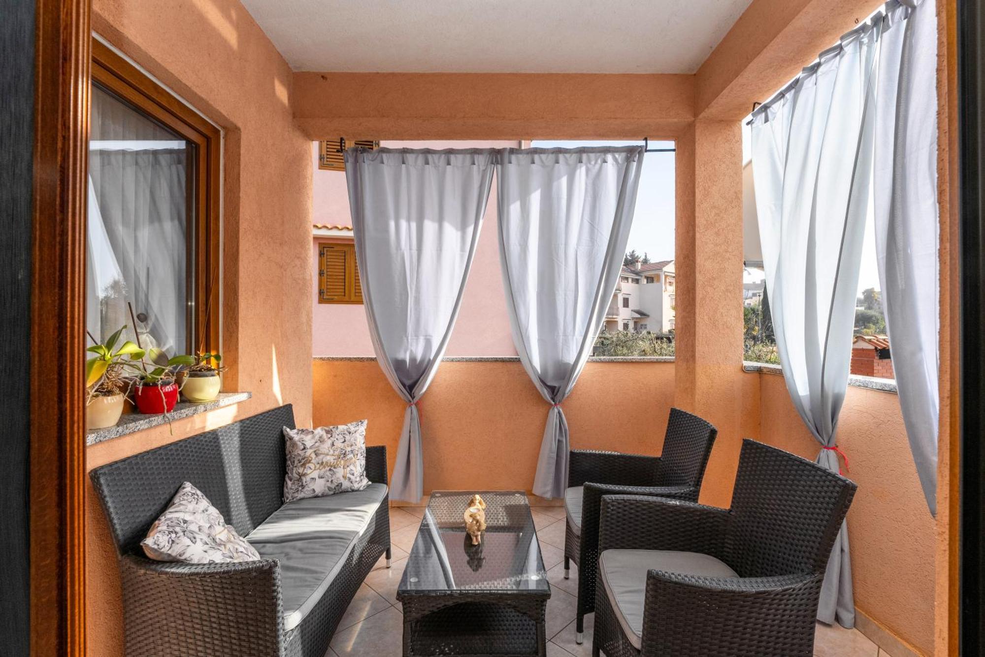 Apartment Morena Пореч Екстериор снимка